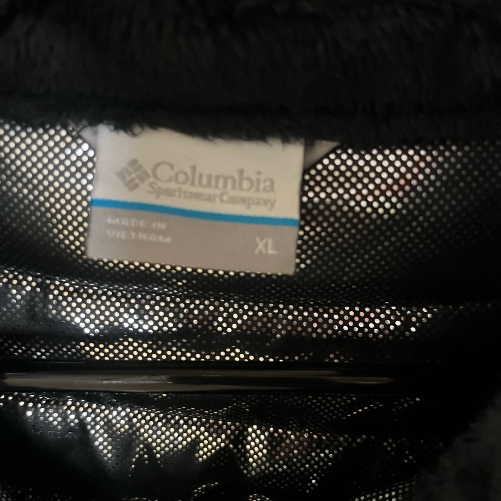 Women’s Columbia Forest Green Puffer Vest  - XL - Picture 2 of 3